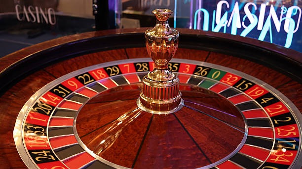 Fortune Tiger slot game interface on lapakslot showing five reels and bonus symbols